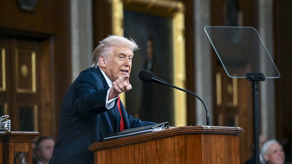 White House teleprompter operator investigated over alleged Kalshi trades on Trump speeches